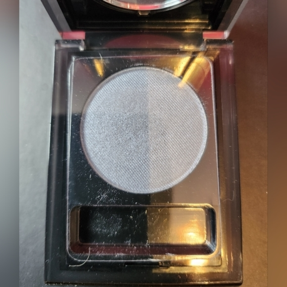 NWOT‎ light blue eyeshadow
